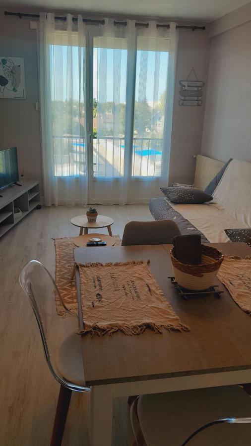 Chateauroux : Bel Appartement Avec Balcon Exterior photo